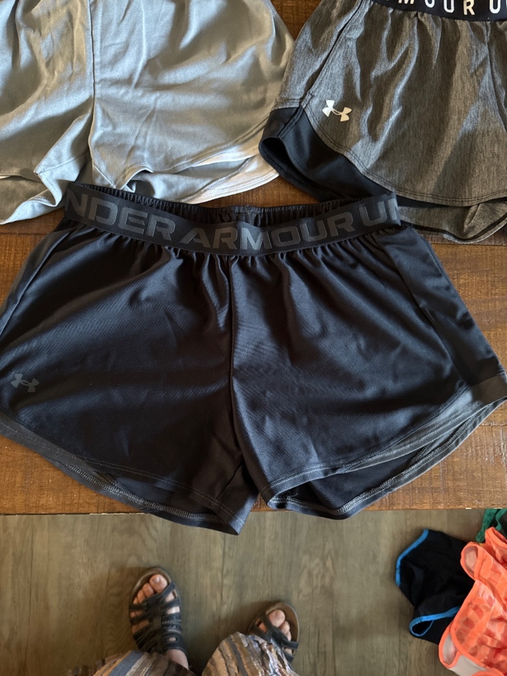 3 pair Women’s Under Armour shorts - Picture 3 of 5
